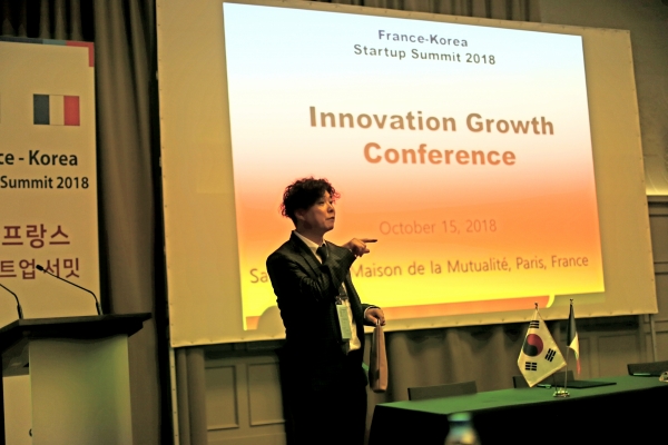 모어댄 최이현 대표가 15일(현지시간) 프랑스에서 열린 한-불 비즈니스 파트너쉽 행사에서 스타트업 성공사례로 발표하고 있다.