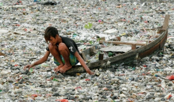 썩지않으며 환경을 오염시키고 있는 플라스틱 쓰레기들. [연합뉴스]