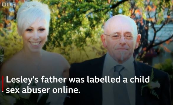 인터넷 상에서 아동 성범죄자 피해를 입었다는 레슬리(왼쪽)와 그의 부친. [BBC 캡쳐]