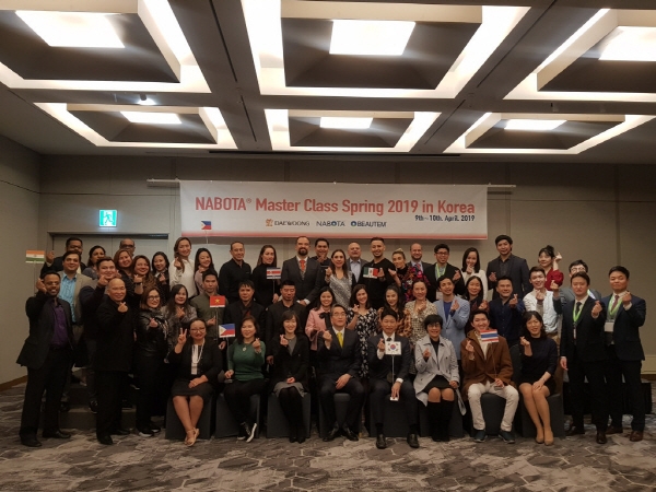 대웅제약은 지난 9일과 10일 ‘나보타’의 해외 의사 교육 프로그램인 ‘NABOTA MASTER CLASS SPRING 2019 in Korea’를 개최했다. [사진=대웅제약 제공]