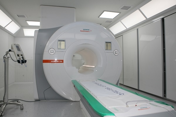 [사진=가천대 길병원이 도입한 최신 MRI '마그네톰 비다 3T(MAGNETOM Vida 3T)=길병원 제공]