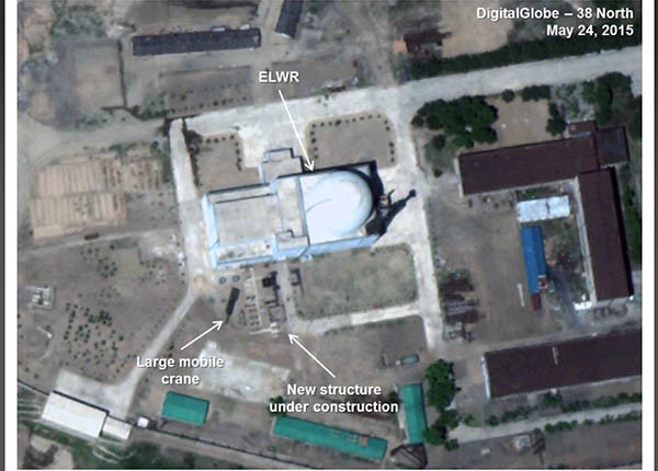 ▲ 38노스가 공개한 北영변 핵시설 단지 내의 '실험용 경수로' 모습. 사진=38노스 보도화면 캡쳐