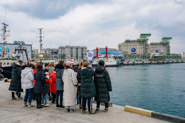 한국가스공사가 지난 20일부터 3일간 제주도에서 한부모 가족 20여명을 초청해 에너지 충전 투어를 진행했다. [사진=한국가스공사]
