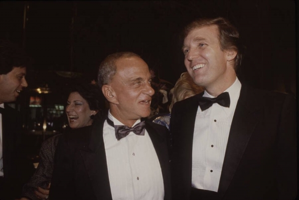 1983년 10월 뉴욕시의 트럼프 타워 개막식에 함께 참석한 로이 콘과 도널드 트럼프