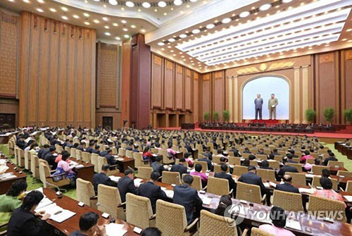 북한은 지난 12일 평양 만수대의사당에서 최고인민회의 제14기 제3차 회의를 열었다. 신종 코로나바이러스 감염증(코로나19) 사태 속에서 열린 이번 회의에는 전국에서 선출된 대의원 687명이 참석했다. [사진=연합뉴스]