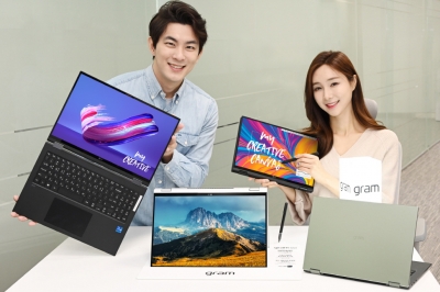 LG전자가 22일 ‘LG 그램(gram)’의 신규 라인업 ‘LG 그램 360’을 새롭게 출시하며 투인원 노트북 시장을 적극 공략한다. 모델이 'LG 그램 360'을 소개하고 있다. [사진=LG전자 제공]