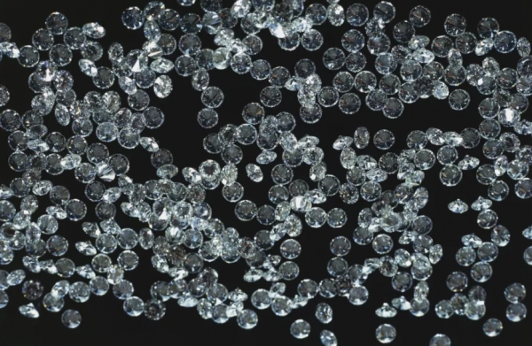 최근 미국 워싱턴 주립대 연구팀에서 실제 다이아몬드보다 더 단단한 인공 다이아몬드를 만들어내는데 성공했다. [출처=라이브사이언스]