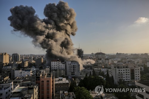 팔레스타인 가자지구의 중심도시 가자시티에서 이스라엘군의 공습이 이어지고 있다. [출처=연합뉴스]
