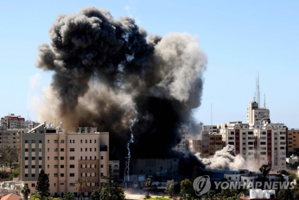 이스라엘군, 가자지구 내 외신 입주 건물 폭격 [사진출처=연합뉴스]