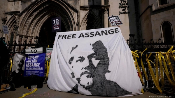 Free Assange Campaign. DW