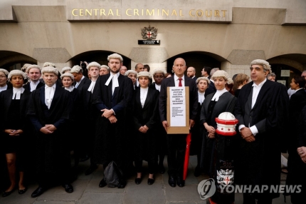 영국 형사재판 변호사들 파업 결의[로이터 연합뉴스]