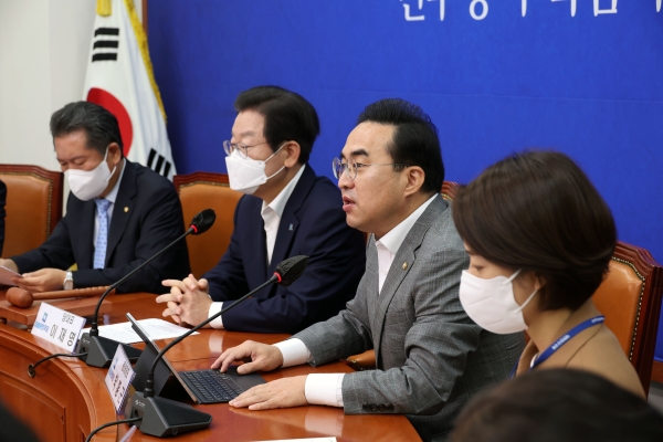 더불어민주당 박홍근 원내대표가 31일 국회에서 열린 최고위원회의에서 발언하고 있다. [출처=연합]