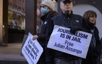A protest outside Australia House, London in support of WikiLeaks founder Julian Assange, on 22 February 2020. /AFP=Yonhap
