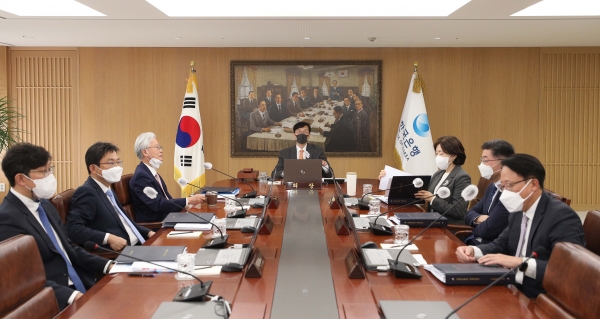 이창용 한국은행 총재가 12일 오전 서울 중구 한국은행에서 열린 를 주재하고 있다. [출처=연합]