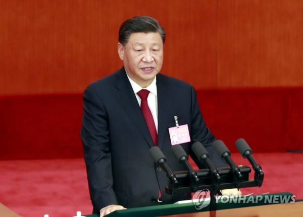 시진핑 중국 국가 주석이 16일 오전 베이징 인민대회당에서 열린 중국 공산당 제20차 전국대표대회 개막식에서 업무보고를 하고 있다. [사진 = 연합뉴스]