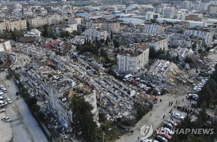 지진으로 폐허가 된 튀르키예 남부 하타이 도심 [AP=연합뉴스]