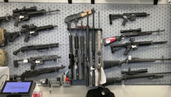 미국 총 판매점에 진열된 총들[AP 연합뉴스]