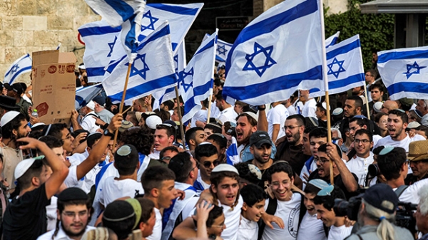 동예루살렘 점령을 기념하는 이스라엘 우파들의 예루살렘의 날 '깃발 행진' 장면 [사진 = 연합뉴스]
