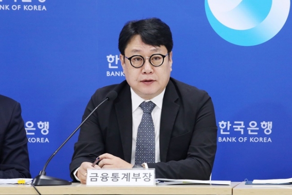 이동원 한국은행 금융통계부장이 11일 오전 서울 중구 한국은행에서 2023년 8월 국제수지(잠정)의 주요 특징을 설명하고 있다. ⓒ한국은행