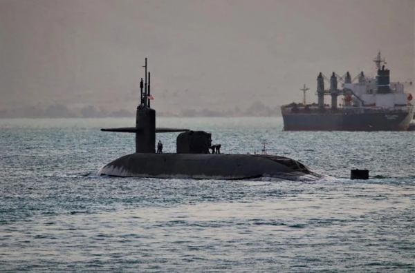 유도미사일 발사 잠수함 ‘USS 플로리다’가 2023년 4월 7일 이집트 수에즈 운하를 통과하는 모습 [사진 = 미 해군]