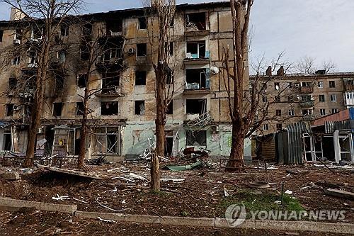 러시아 포격에 폐허 된 아우디이우카 시내 건물 [사진 = 연합뉴스]