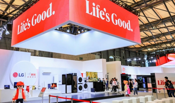 LG전자가 중국  최대 가전 박람회인 AWE 2024에 참가해 프리미엄 제품과 YG 고객을 겨냥한 제품을 대거 선보였다. ⓒLG전자 제공