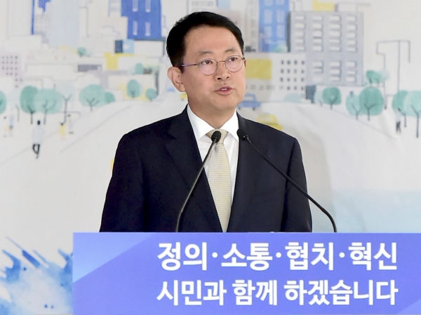 박남춘 인천시장이 지난 15일 시청 대회의실에서 '민선7기 출범 100일 기자회견'을 열고 시정운영 계획을 발표하고 있다.(인천시 제공)