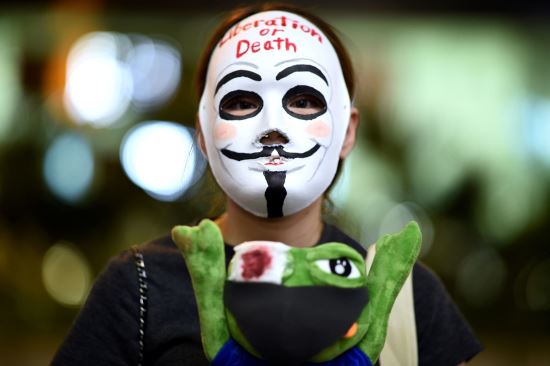 복면을 쓴 홍콩 시위대 [로이터=연합뉴스]