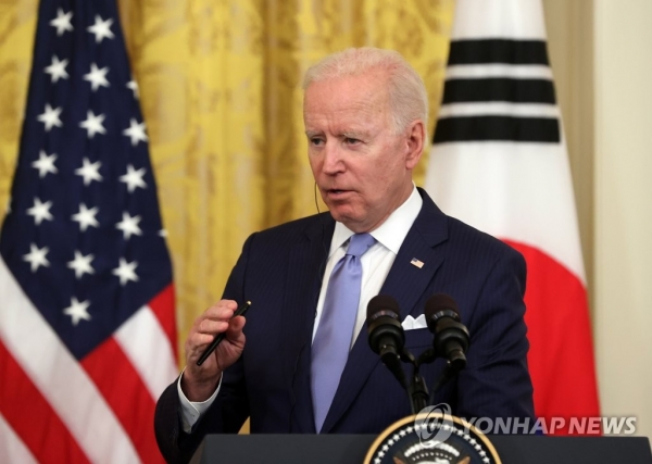 조 바이든 미국 대통령이 21일 오후(현지시간) 한미 정상회담을 마치고 백악관 이스트룸에서 열린 공동기자회견에서 발언하고 있다. [출처=연합뉴스]