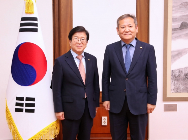 좌: 박병석 국회의장, 우: 이상민 행정안전부 장관