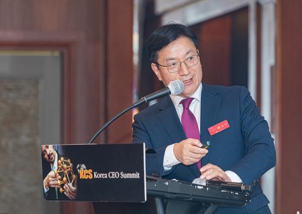 코리아씨이오서밋이 주최한 서밋포럼에서 박봉규 이사장이 내달 20~22일 하노이에서 개최하는 'CICON Hanoi 2022' 의 연사 및 한국대표단의 구성원과 상세한 일정 등에 대해 발표하고 있다. ⓒ코리아씨이오서밋