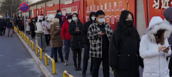 중국 '제로 코로나' 규제를 완화하면서 신종 코로나바이러스 감염자가 급증할 것이라는 우려가 나오고 있다. [사진=더 컨버세이션]