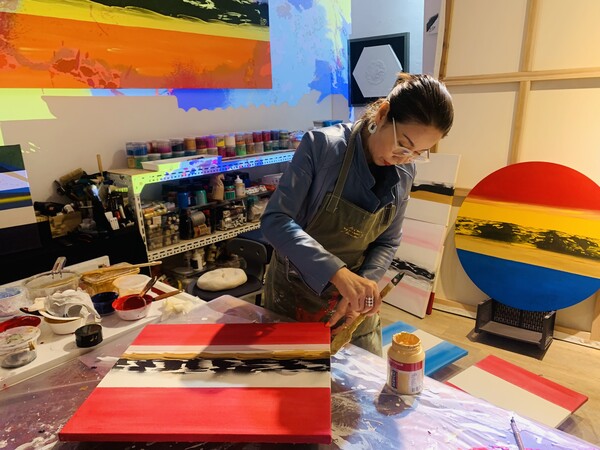 Painter Kim Young-hwa works at her atelier in Bangbae-dong, Seoul.