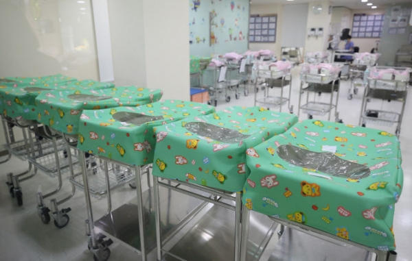 서울 대형 병원의 신생아실 ⓒ연합뉴스