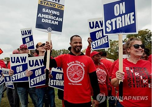 UAW 노동자들의 파업 [사진 = 연합뉴스]