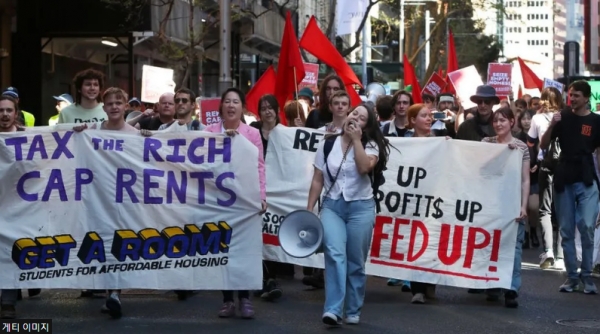 주택난 해결을 위해 시위에 나선 호주 시민들 [사진 = BBC]