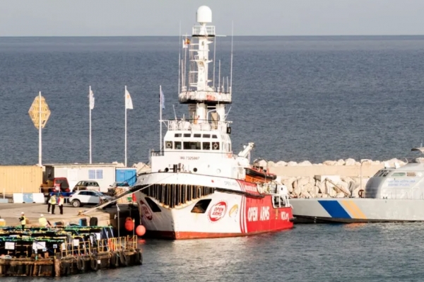 구호품을 싣고 팔레스타인 가자지구로 향할 예정인 선박 ‘오픈 암스’가 9일(현지시간) 키프로스 라르나카 항구에 정박해 있다. AFP연합뉴스