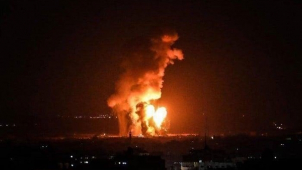 이스라엘 공습으로 불길이 치솟는 시리아 [사진 = 연합뉴스]