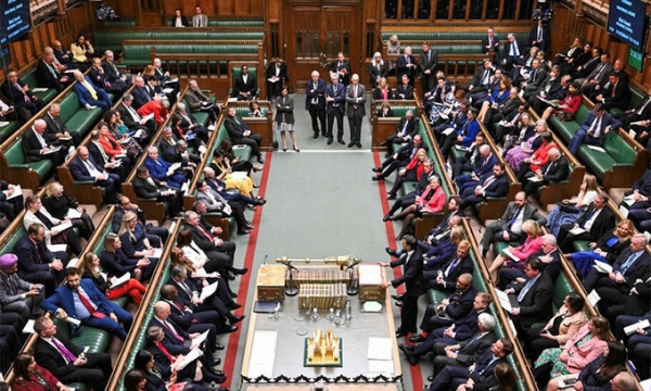 리시 수낵 영국 총리가 지난 15일(현지 시각) 영국 의회 하원에서 발언하고 있다. [사진 = 연합뉴스]